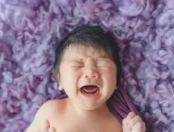 Kenali Purple Crying pada Bayi dan Cara Mengatasinya