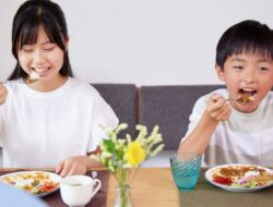 Ajarkan Anak Mindful Eating, Ini Cara dan Manfaatnya